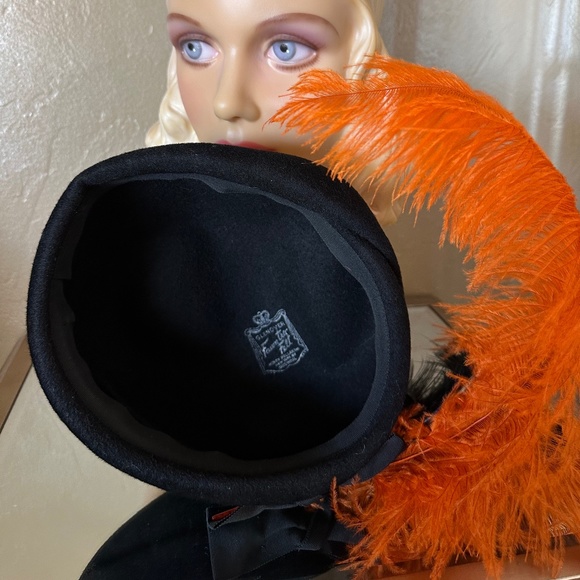 AMAZING 1940s\' BLACK FELT BERET WITH BLACK & ORANGE LONG OSTRICH FEATHERS main image 4
